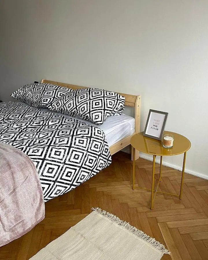 Big And Cozy Bedroom In Krakow Homestay